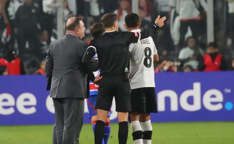 Expectativa Crece: Colo Colo Espera Decisión de Conmebol para Reanudar Partido Crucial ante Fortaleza tras Tragedia 2025-04-21T19:31:44.000Z.jpg
