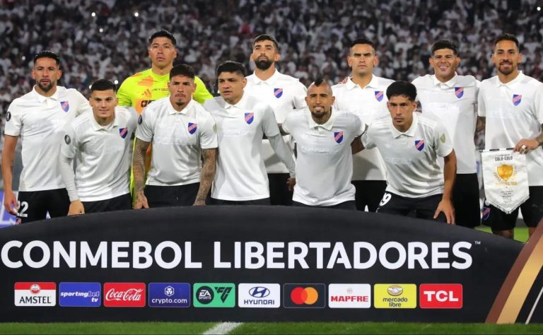 Colo Colo se juega el futuro en la Copa Libertadores 2025 ante Racing: alineación confirmada por Almirón y Cortés de titular 2025-04-21T23:50:00.000Z.jpg