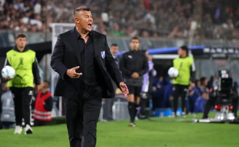 Colo Colo Revela Convocados y Formación para el Crucial Enfrentamiento contra Racing en la Copa Libertadores 2025-04-22T00:20:32.000Z.jpg
