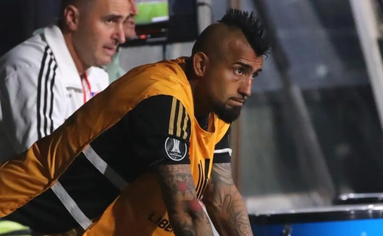 Colo Colo deja escapar victoria en la Copa Libertadores y enfrenta duras críticas de Pablo Carrozza tras empate con Racing Club 2025-04-23T15:08:07.000Z.jpg