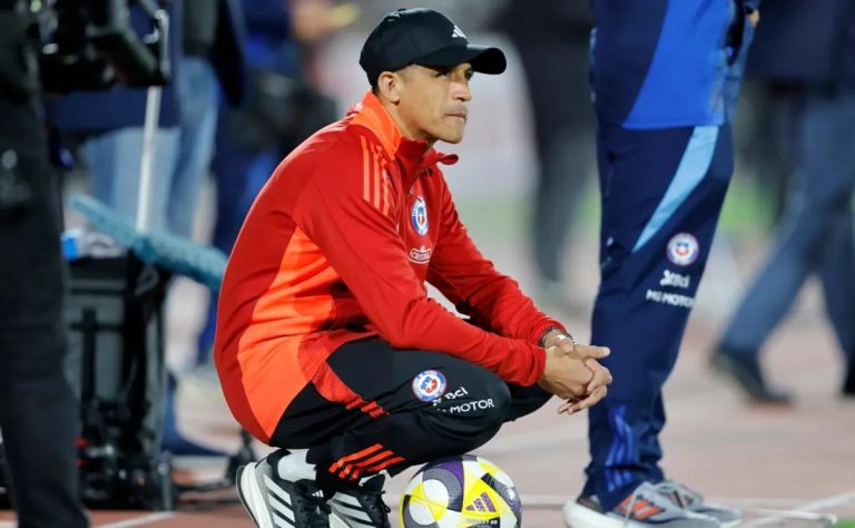 Alexis Sánchez niega contactos actuales con Universidad de Chile, pero deja abierta la puerta a un regreso futuro soñando con su padre 2025-04-23T23:08:20.000Z.jpg