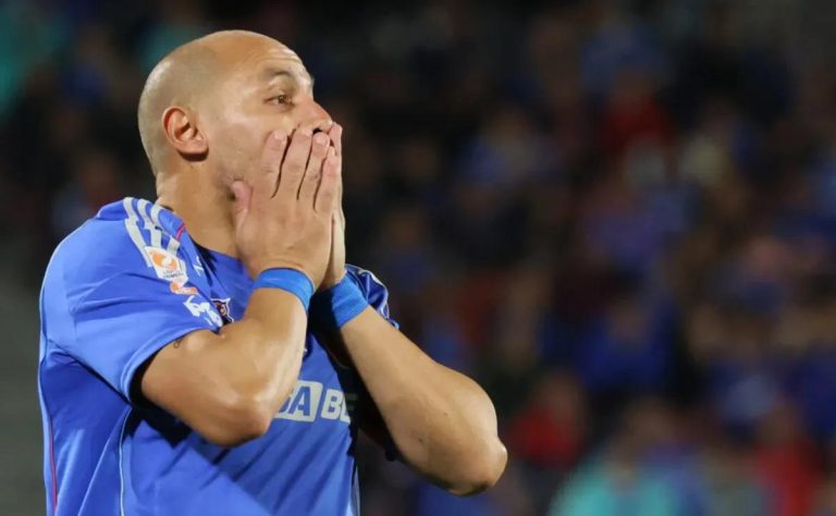 Universidad de Chile: Roban pertenencias del equipo en vuelo de regreso tras empate en Copa Libertadores y denuncian trato hostil de la tripulación 2025-04-25T02:02:29.000Z.jpg