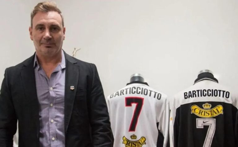 Colo Colo se entusiasma con la posible llegada de Diego Valdés: el regreso del volante chileno para la Copa Libertadores 2025-04-25T15:59:11.000Z.jpg