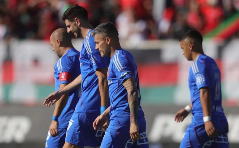 Ronnie Fernández sorprende a Universidad de Chile con su inesperada visita desde Malasia en partido contra Palestino 2025-04-27T20:29:11.000Z.jpg