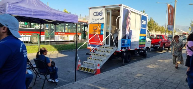 CGE informa presencia de su oficina móvil en actividad de atención nocturna de la Municipalidad de Puente Alto