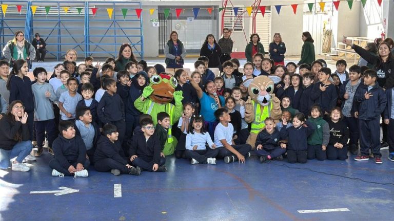 Experiencia Conexión Puma: charlas medioambientales parten en Bajos de Mena, Puente Alto
