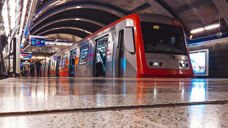 Metro de Santiago anuncia baños públicos en estaciones: ¿llegarán también a Puente Alto?