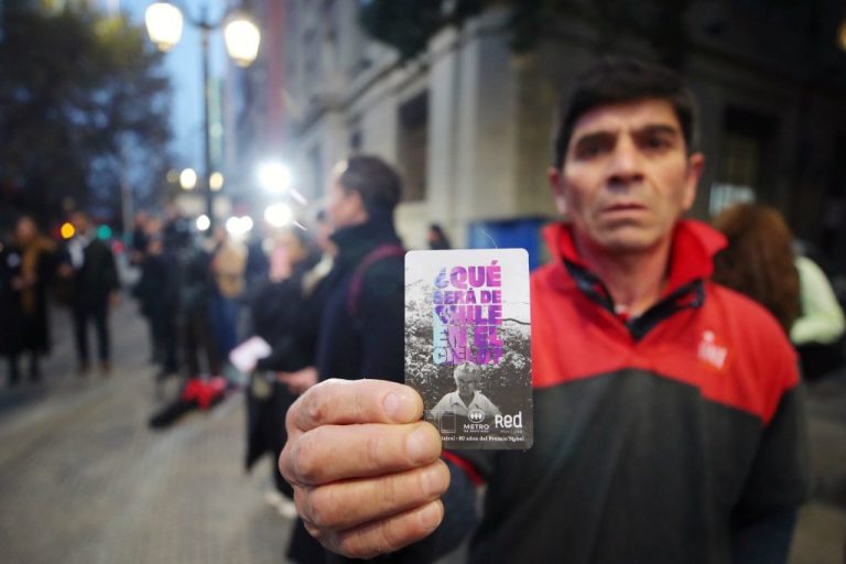 Se venderán en Puente Alto: Gobierno lanza Bip! en conmemoración de los 80 años del Premio Nobel de Gabriela Mistral