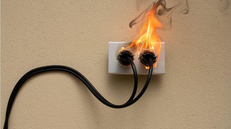 Innovaciones Tecnológicas y Consejos de Prevención para Proteger tus Dispositivos Durante Apagones Eléctricos en España 2025-04-29T21:36:34.000Z.jpg