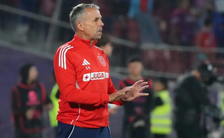 Universidad de Chile se Prepara para el Clásico Universitario con Estrategia Renovada: Gustavo Álvarez Promete Oportunidades para Todo el Plantel Ante Universidad Católica 2025-05-02T18:05:53.000Z.jpg