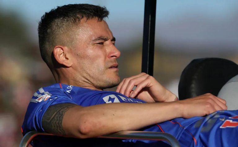 Charles Aránguiz en Duda para Crucial Duelo de Universidad de Chile vs. Estudiantes en Copa Libertadores: Preocupación por Posible Baja en el Mediocampo 2025-05-05T18:20:48.000Z.jpg