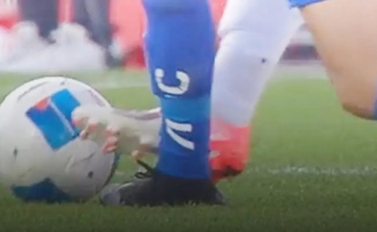 Universidad de Chile en el ojo del huracán tras polémica entrada de Zampedri en el Clásico Universitario: ¿Podrá Aránguiz estar listo para enfrentar a Estudiantes de La Plata en la Copa Libertadores? 2025-05-05T22:13:14.000Z.jpg