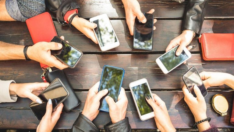 “La Influencia de la Generación Z en las Tendencias Tecnológicas: Innovación y Uso Responsable de Internet para una Vida Saludable” 2025-05-06T04:45:02.000Z.jpg