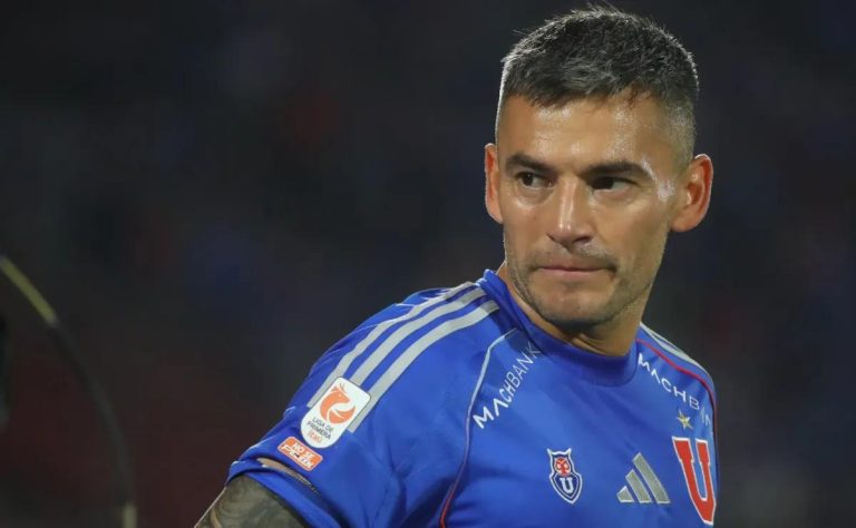 Universidad de Chile enfrenta crucial desafío en la Copa Libertadores ante Estudiantes: Charles Aránguiz en duda por problemas musculares 2025-05-06T17:32:08.000Z.jpg