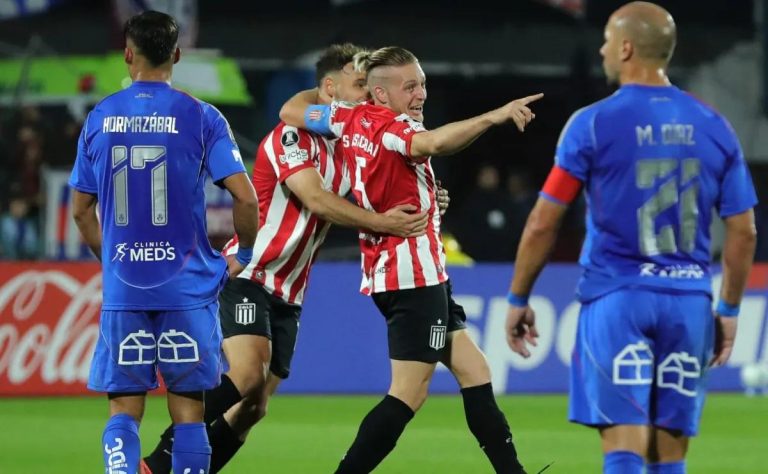 Universidad de Chile sufre dolorosa derrota 3-0 ante Estudiantes de La Plata y pone en riesgo su futuro en la Copa Libertadores 2025 2025-05-08T14:48:49.000Z.jpg