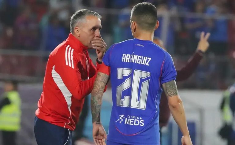 Universidad de Chile enfrenta a Carabobo en la Copa Libertadores: Charles Aránguiz listo para el desafío en el Estadio Nacional 2025-05-12T17:59:29.000Z.jpg