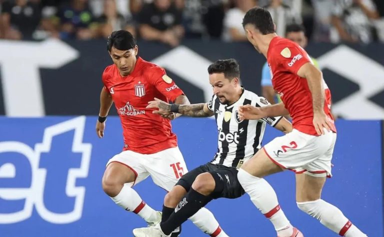Universidad de Chile lidera Grupo A en la Copa Libertadores 2025 y se prepara para un decisivo enfrentamiento contra Botafogo en Brasil. 2025-05-15T02:25:42.000Z.jpg