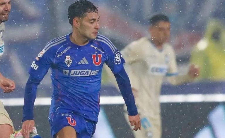 Universidad de Chile Cierra Semana Perfecta con Dominante 5-1 sobre Huachipato: Javier Altamirano Brilla en la Victoria 2025-05-19T02:11:27.000Z.jpg