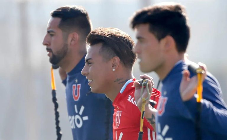 Universidad de Chile Celebró su Aniversario 98: Un Evento Cargado de Historia y Nostalgia con Saludos de Leyendas del Fútbol Chileno 2025-05-24T21:33:22.000Z.jpg