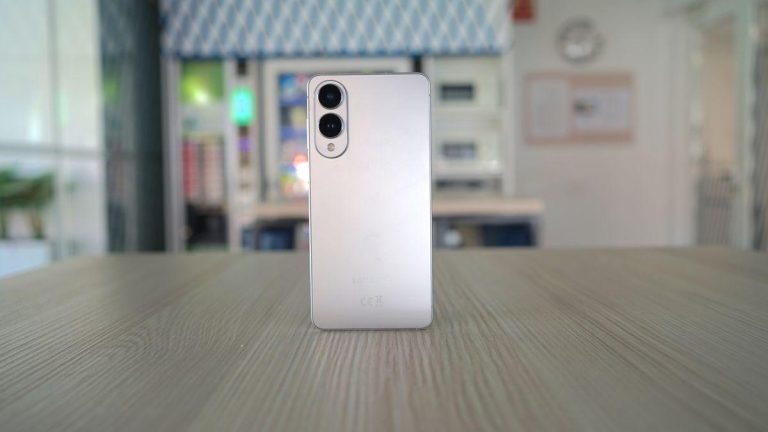 Samsung Galaxy S25 Edge: El Smartphone Ultrafino que Revoluciona el Diseño con Potencia y Pantalla de Alta Gama 2025-05-25T05:15:02.000Z.jpg