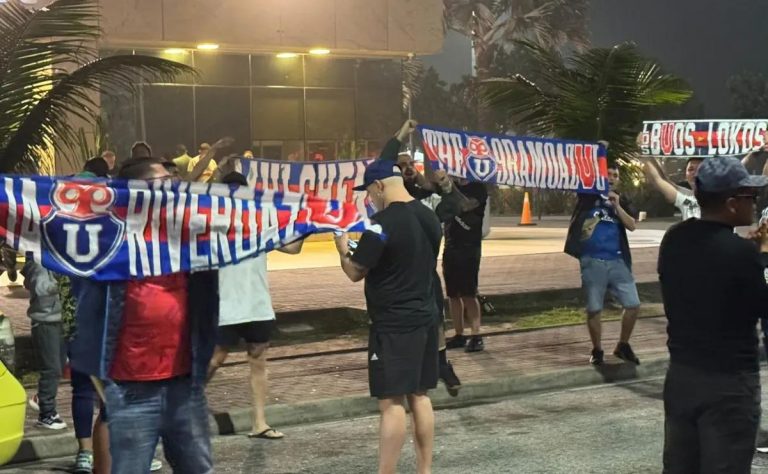 Hinchas de la U invaden Río de Janeiro en busca de entradas para el crucial partido contra Botafogo por la Copa Libertadores 2025-05-26T12:00:33.000Z.jpg