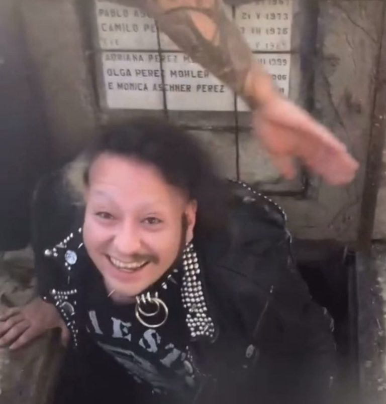 Repudio causa registro de sujetos profanando tumbas en Cementerio General