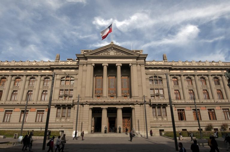 Puente Alto: Cadena de restoranes deberá indemnizar a trabajador que sufrió amputación en su dedo durante 2021