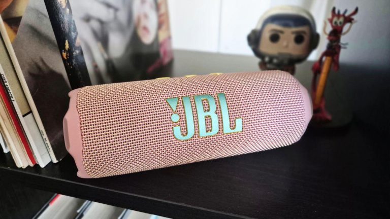 Descubre el JBL Flip 7: Innovación en Altavoces Portátiles con Sonido Mejorado y Durabilidad IP68 para 2025 2025-06-01T05:15:02.000Z.jpg