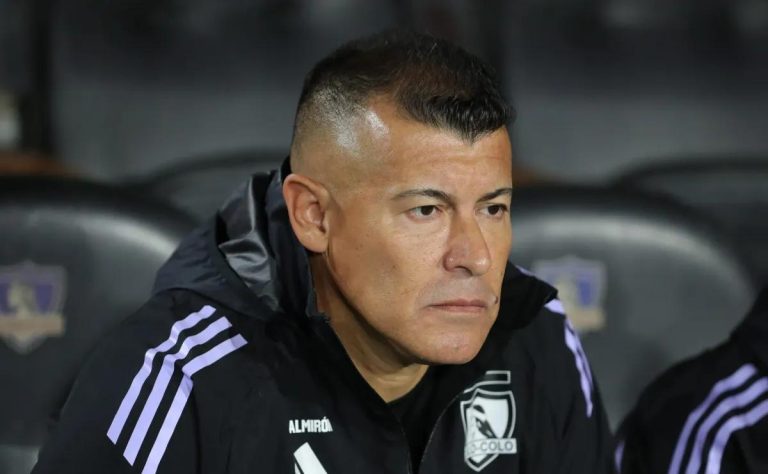 Sanción a Jorge Almirón deja a Colo Colo sin DT contra Deportes Iquique: Desafío crucial sin líder en el banquillo 2025-06-04T19:36:18.000Z.jpg