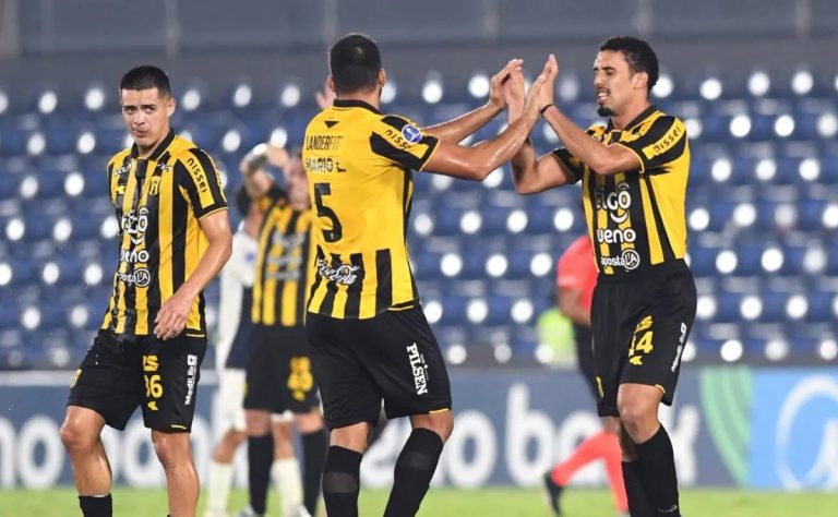 Universidad de Chile lista para enfrentar al renovado Guaraní tras la destitución de Chiqui Arce en los playoffs de la Copa Sudamericana 2025 2025-06-04T21:12:18.000Z.jpg