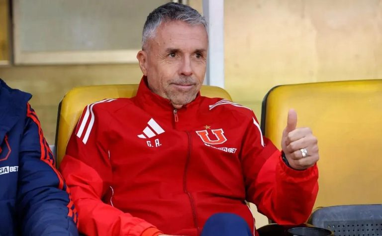 Universidad de Chile encara la Copa Chile sin retrasos: Gustavo Álvarez confía en su plantel titular ante Curicó Unido 2025-06-06T18:09:58.000Z.jpg