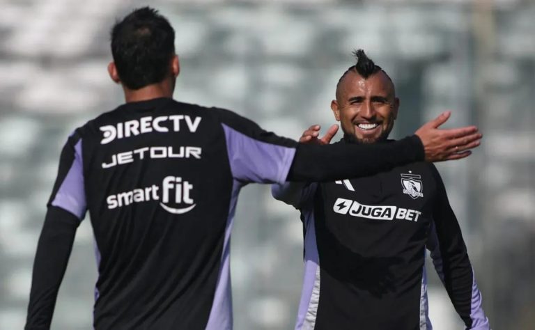 Colo Colo Arrasa 5-0 a Deportes Santa Cruz en Amistoso a Puertas Cerradas con Brillante Actuación de Javier Corra y Regreso de Arturo Vidal 2025-06-07T19:18:54.000Z.jpg