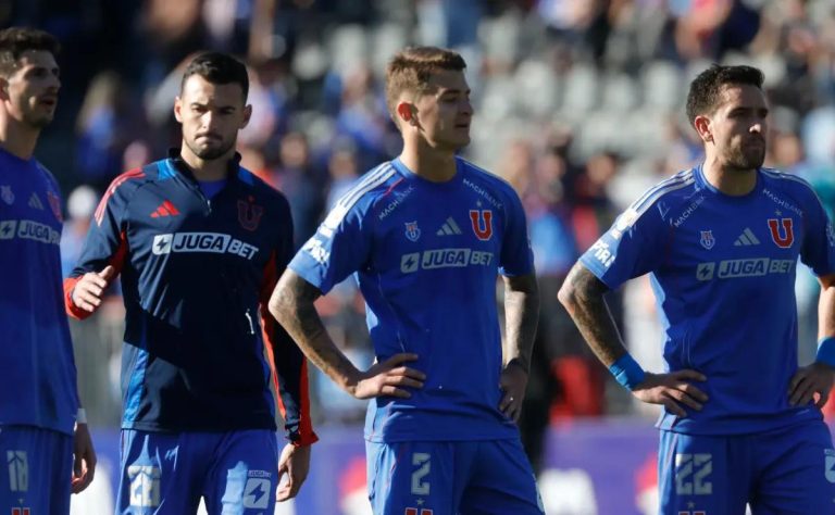 Universidad de Chile sufre dura derrota ante Curicó Unido en Copa Chile: Hinchada y expertos preocupados por el rendimiento del equipo 2025-06-08T21:51:49.000Z.jpg