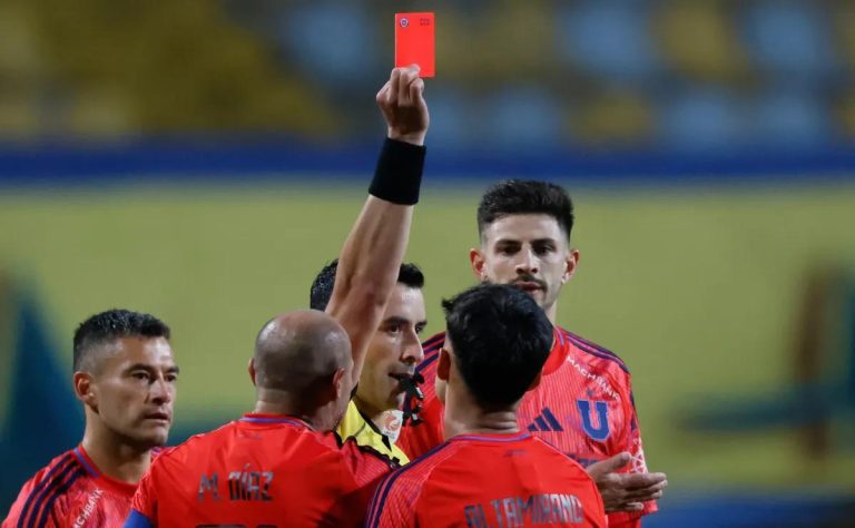 Universidad de Chile desafía a Guaraní con el polémico uniforme rojo: ¿cábala desafortunada en su camino por la Copa Sudamericana 2025? 2025-06-10T17:49:11.000Z.jpg