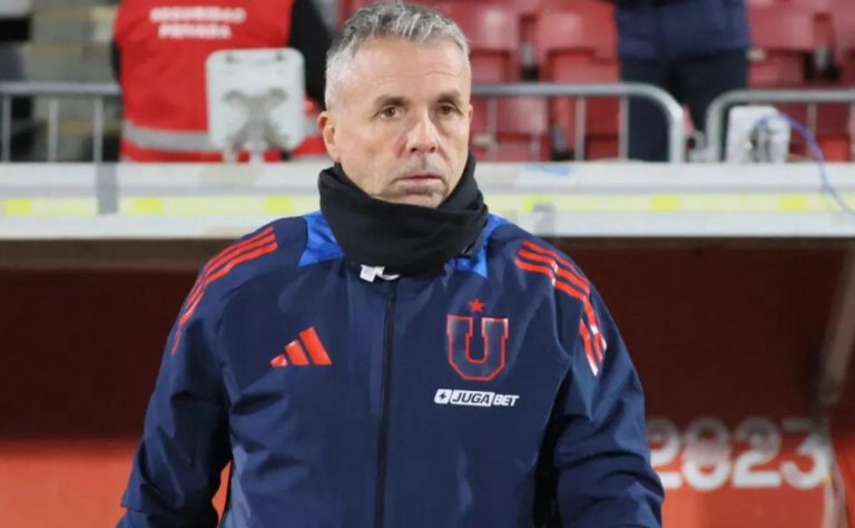 Universidad de Chile eliminada de la Copa Chile: Crecen las críticas al DT Gustavo Álvarez por malas decisiones y falta de refuerzos 2025-06-12T12:13:51.000Z.jpg