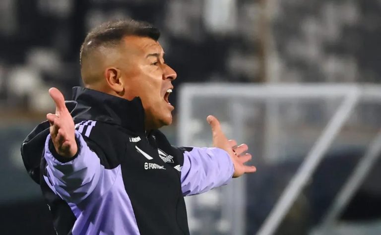 Colo Colo Enfrenta Desafío Ante Cobresal: Ausencias Clave y Estrategias en Juego para Recuperar Terreno en el Torneo Nacional 2025-06-16T20:56:20.000Z.jpg