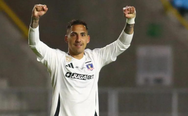 Colo Colo Rechaza Interés de Instituto de Córdoba por Javier Correa: El Delantero Seguirá en Chile Hasta 2027 2025-06-17T15:58:17.000Z.jpg