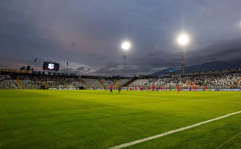 Colo Colo vs Cobresal: El Crucial Duelo en el Estadio Monumental para Recuperar Terreno en la Liga de Primera 2025 2025-06-17T17:01:39.000Z.jpg