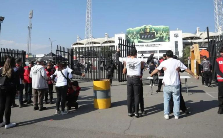 Colo Colo resurge con Almirón al mando: goleada 4-0 y medidas de seguridad inéditas en el Estadio Monumental 2025-06-18T14:02:57.000Z.jpg