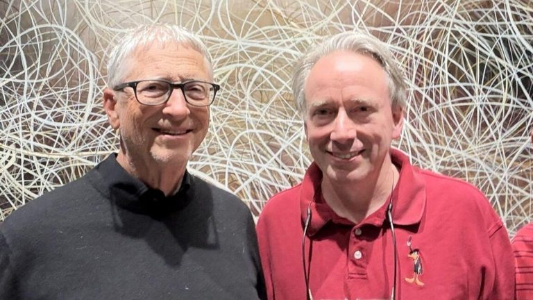 Encuentro histórico: Bill Gates y Linus Torvalds celebran su primera reunión en un símbolo de unión tecnológica y colaboración entre Microsoft y Linux 2025-06-22T16:02:29.000Z.jpg