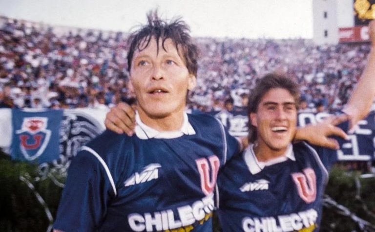 Universidad de Chile de luto por el fallecimiento de Eduardo “Gino” Cofré, legendario delantero de los años 90 2025-06-25T14:42:41.000Z.jpg
