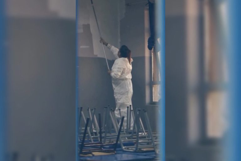 Municipalidad de Puente Alto trabaja en el mejoramiento de fachadas de establecimientos educacionales