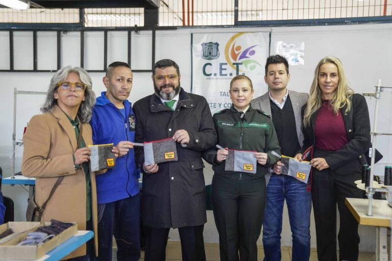 Internos de Puente Alto confeccionarán 500 estuches reutilizando uniformes de McDonald’s