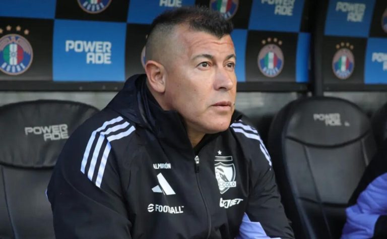 Jorge Almirón y la Controversia en Colo Colo: Críticas por Vacaciones en España Antes del Clásico contra Universidad Católica 2025-07-02T12:37:26.000Z.jpg