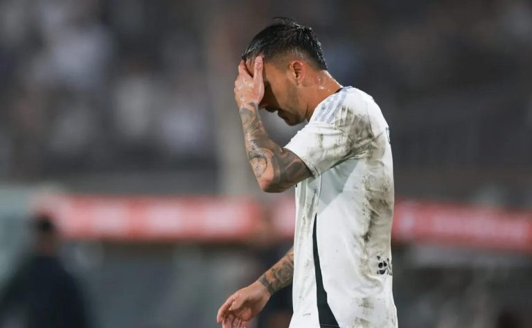 Lesión de Tomás Alarcón en amistoso preocupa a Colo Colo de cara al clásico contra Universidad Católica 2025-07-02T17:50:23.000Z.jpg