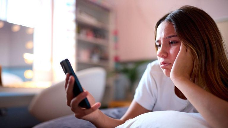 Generación Z: Hiperconectados pero Solos, el Impacto de las Redes Sociales y la Tecnología en su Salud Mental y Conexiones Humanas Auténticas 2025-07-03T15:00:04.000Z.jpg