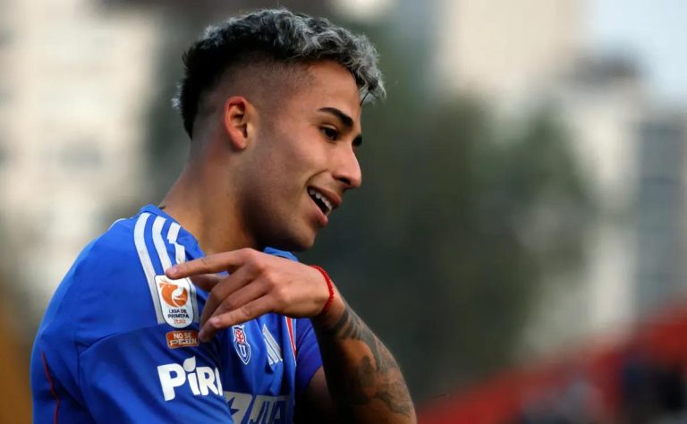 Lucas Assadi: La Joya de Universidad de Chile Impulsa la Victoria sobre Unión Española y Recibe Emotivo Homenaje de un Aficionado 2025-07-06T19:22:08.000Z.jpg