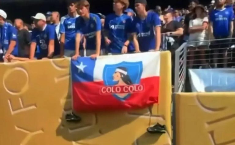 Misterioso Hincha de Colo Colo Roba Cámaras en el Mundial de Clubes 2025: La Bandera del Cacique Ondeando en Cada Partido del Chelsea 2025-07-08T22:37:19.000Z.jpg