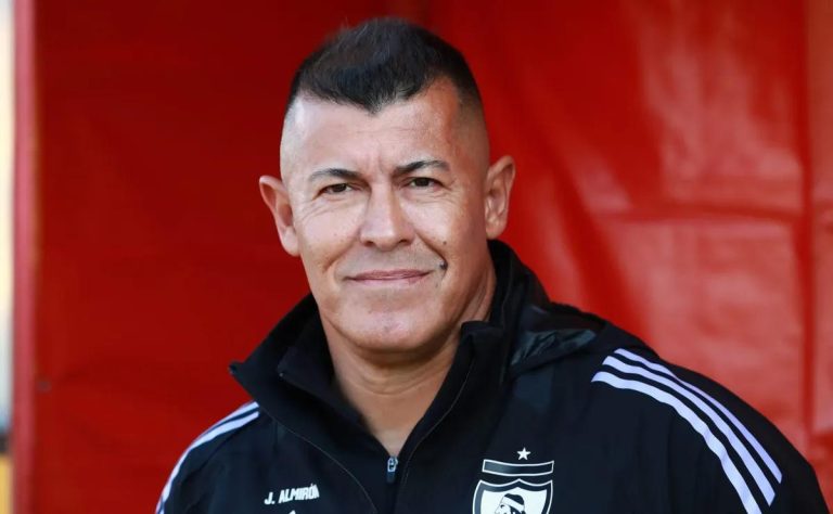 Colo Colo vs Universidad de Chile: Preparativos y Estrategia Ofensiva de Almirón con Javier Correa como Clave en el Superclásico 2025-07-09T16:09:53.000Z.jpg