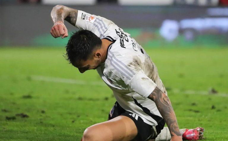 Colo Colo Afronta el Superclásico sin su Goleador Estrella Javier Correa por Lesión Muscular 2025-07-11T19:24:30.000Z.jpg